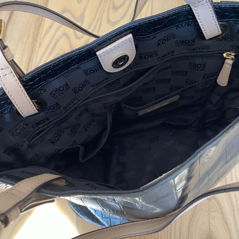 Michael Kors Tote Bag - Picture 4 of 5